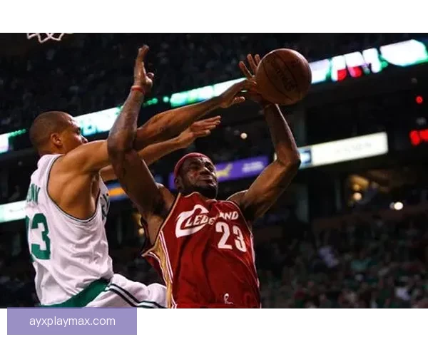 詹姆斯评生涯前三高光时刻：世纪封盖居首 扣翻特里与07年东决上榜