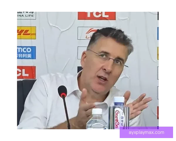 格兰谈伤病困扰一号位无奈李炎哲寄语球员专注自身发挥